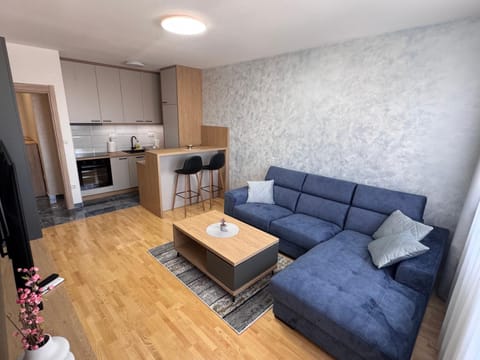 Kitchen or kitchenette, Living room, Seating area, Dining area, minibar, stove