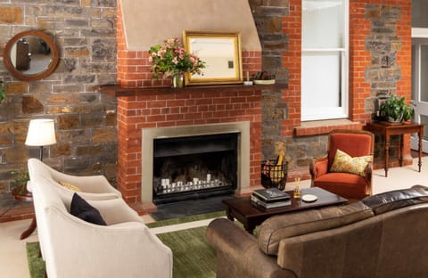 The Lodge at Seppeltsfield Bed and Breakfast in Marananga