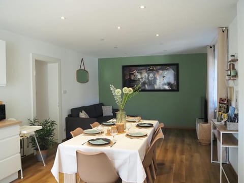 TV and multimedia, Living room, Dining area