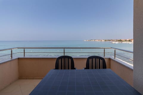 View (from property/room), Balcony/Terrace, Seating area