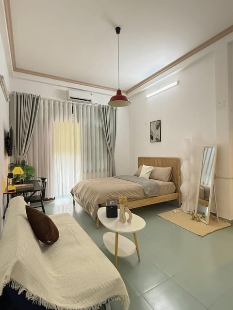 Bed, Living room, Photo of the whole room, Seating area, Bedroom, towels, VIP