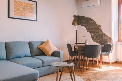 Sea View Barcolana Suite Fiber Wifi Netflix Apartment in Trieste