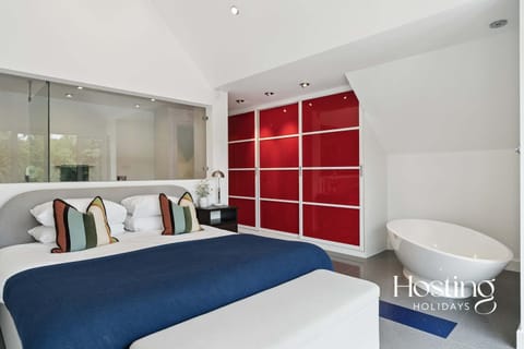 Bed, Bathroom, Photo of the whole room, Bedroom, Bath