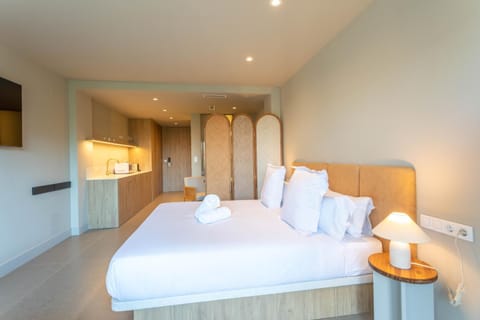 Bed, Photo of the whole room