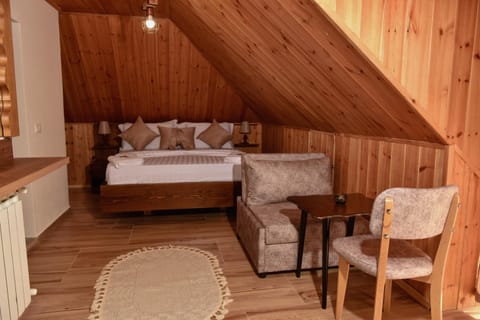 Bed, Photo of the whole room, Seating area, Bedroom