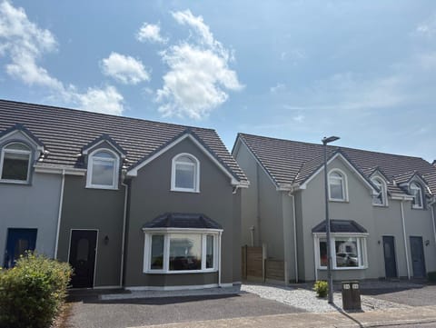 Property building, Day, Neighbourhood, Street view