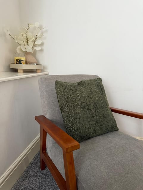 ResiLets - Stanley House - Large, Modern 3 Bed - NEW! House in England