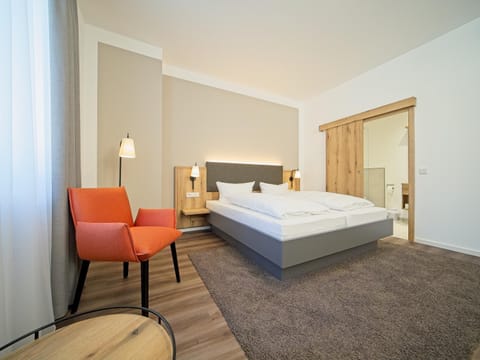 Bed, Photo of the whole room, Seating area