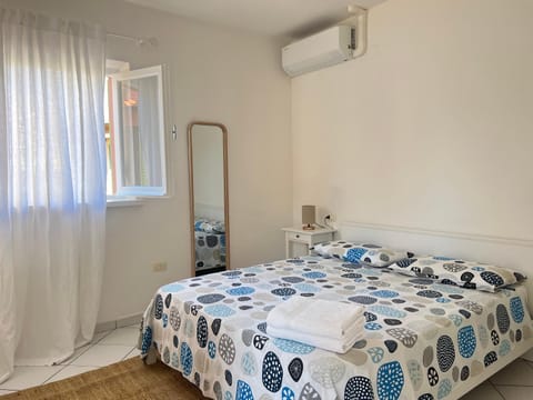 Bed, Bedroom, air conditioner