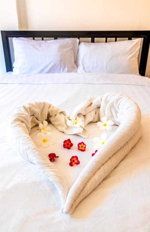 Bed, towels