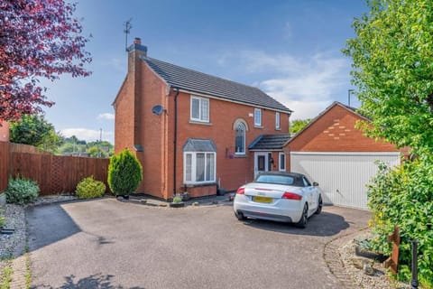 4Bed House close to East Midlands Airport - FREE Parking and FAST WiFi Apartment in Charnwood