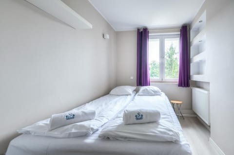 Photo of the whole room, Bedroom, towels