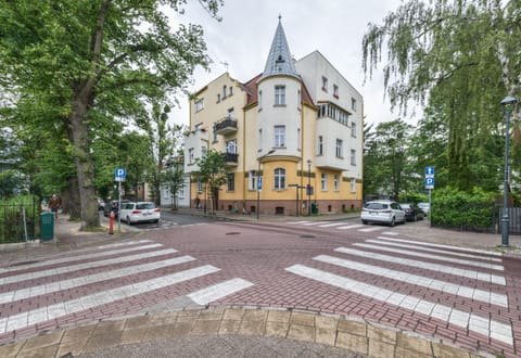 Property building, Facade/entrance, Neighbourhood, City view, Location