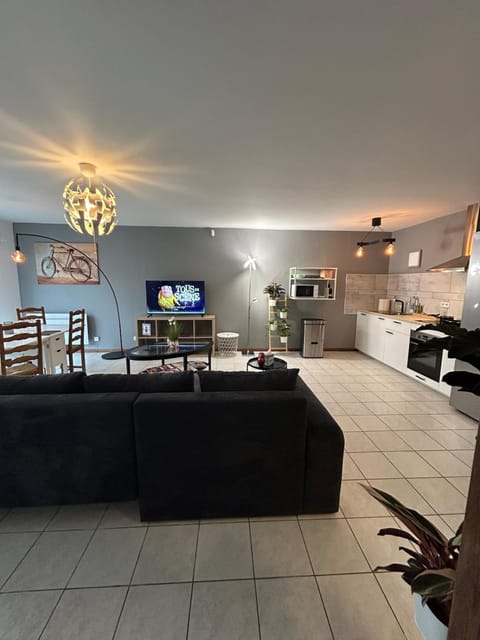 Communal lounge/ TV room, TV and multimedia, Kitchen or kitchenette, Living room, Dining area, Evening entertainment