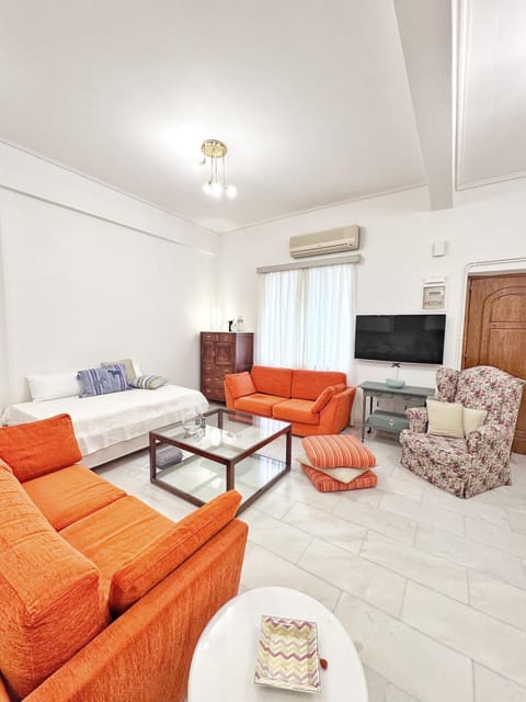 Bed, TV and multimedia, Living room, Seating area, air conditioner