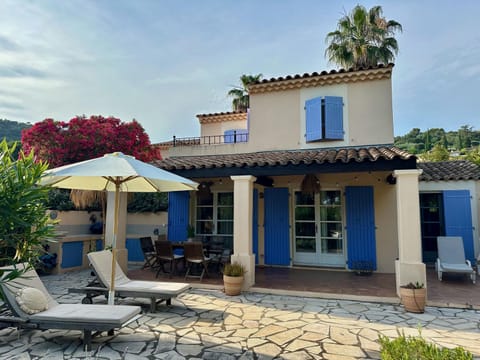 Property building, Balcony/Terrace, sunbed