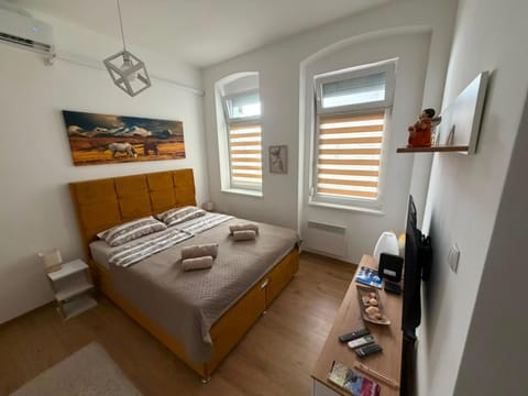Bedroom, internet, towels, air conditioner