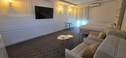 Bed, TV and multimedia, Photo of the whole room, Bedroom, air conditioner