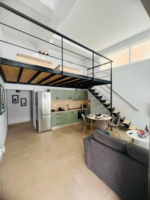 Dining area, kitchen