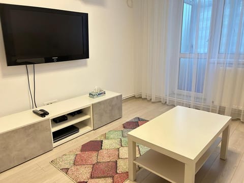 Communal lounge/ TV room, TV and multimedia, Living room, Seating area