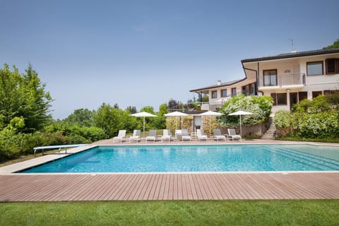Villa Viu with Pool and Lake View Villa in Lake Garda