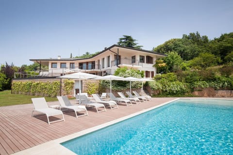 Villa Viu with Pool and Lake View Villa in Lake Garda