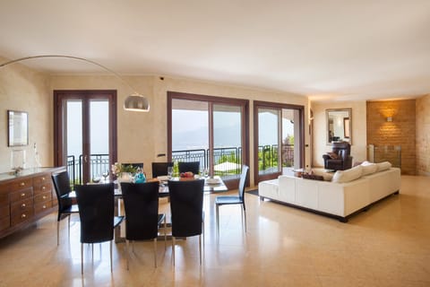 Villa Viu with Pool and Lake View Villa in Lake Garda