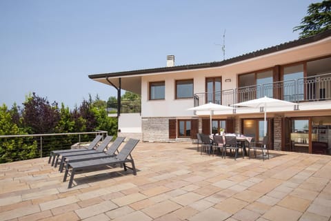 Villa Viu with Pool and Lake View Villa in Lake Garda