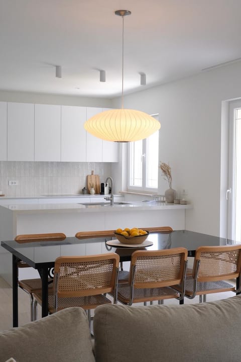 Kitchen or kitchenette, Seating area, Dining area