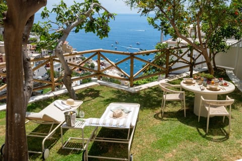 Day, Natural landscape, Garden, Dining area, Garden view, Sea view, sunbed
