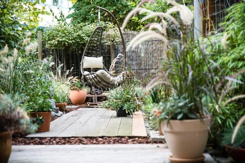 Gartenzimmer in Atelierwohnung Vacation rental in Cologne