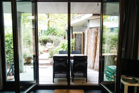 Gartenzimmer in Atelierwohnung Vacation rental in Cologne