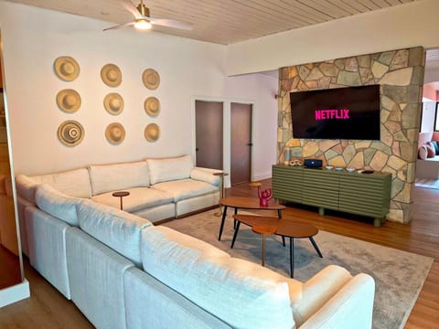 Communal lounge/ TV room, TV and multimedia, Living room