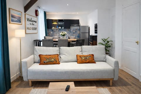 Communal lounge/ TV room, Living room, Seating area