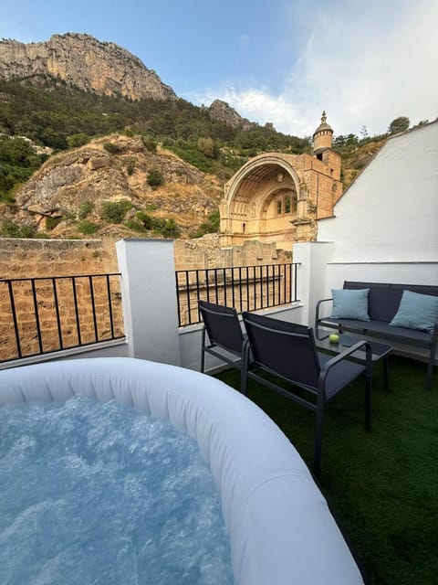 Natural landscape, Hot Tub, View (from property/room), Balcony/Terrace, Mountain view