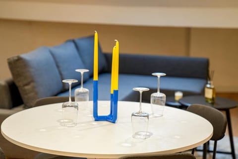 Living room, Food and drinks