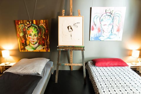 Zimmer in Atelierwohnung Vacation rental in Cologne