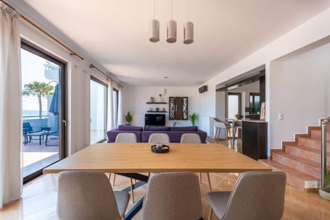 Living room, Seating area, Dining area