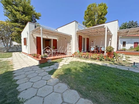Property building, Day, Garden, Garden view