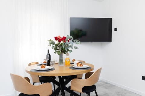 TV and multimedia, Dining area