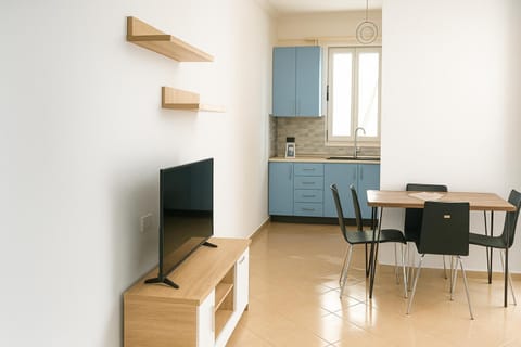 TV and multimedia, Living room, Seating area, Dining area, Evening entertainment