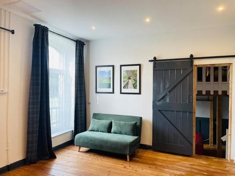 Facade/entrance, Bed, Seating area