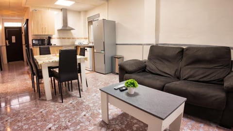 Kitchen or kitchenette, Living room, Seating area, Dining area, pet friendly