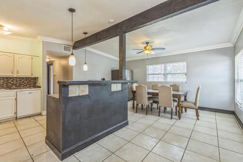 Amazing 'Hot Tub' Home Minutes To Hospitals & Beaches House in Palmetto