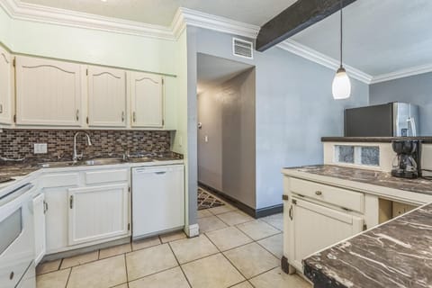 Amazing 'Hot Tub' Home Minutes To Hospitals & Beaches House in Palmetto