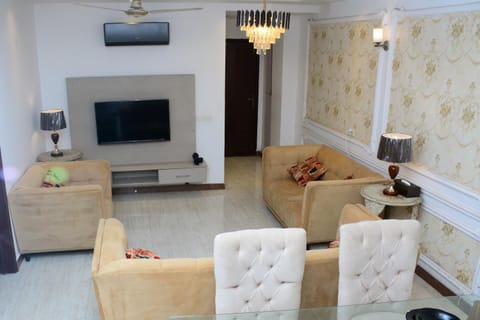 TV and multimedia, Seating area, Evening entertainment