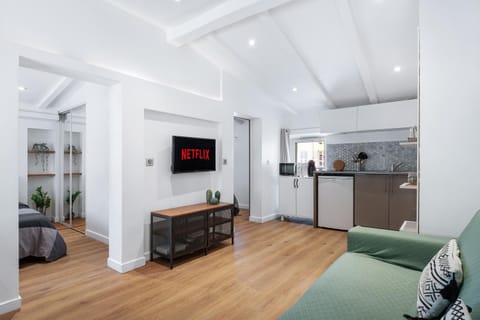 TV and multimedia, Kitchen or kitchenette, Living room