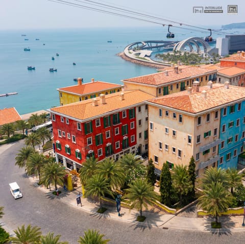 Day, Neighbourhood, Bird's eye view