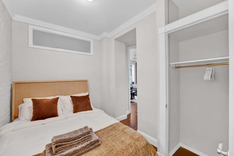 Bed, Photo of the whole room, Bedroom, wardrobe