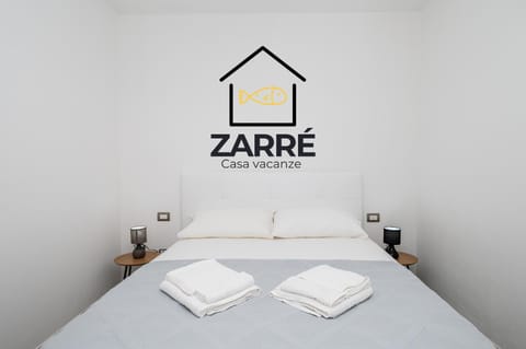 Bed, Property logo or sign, Photo of the whole room, Logo/Certificate/Sign, Bedroom, towels